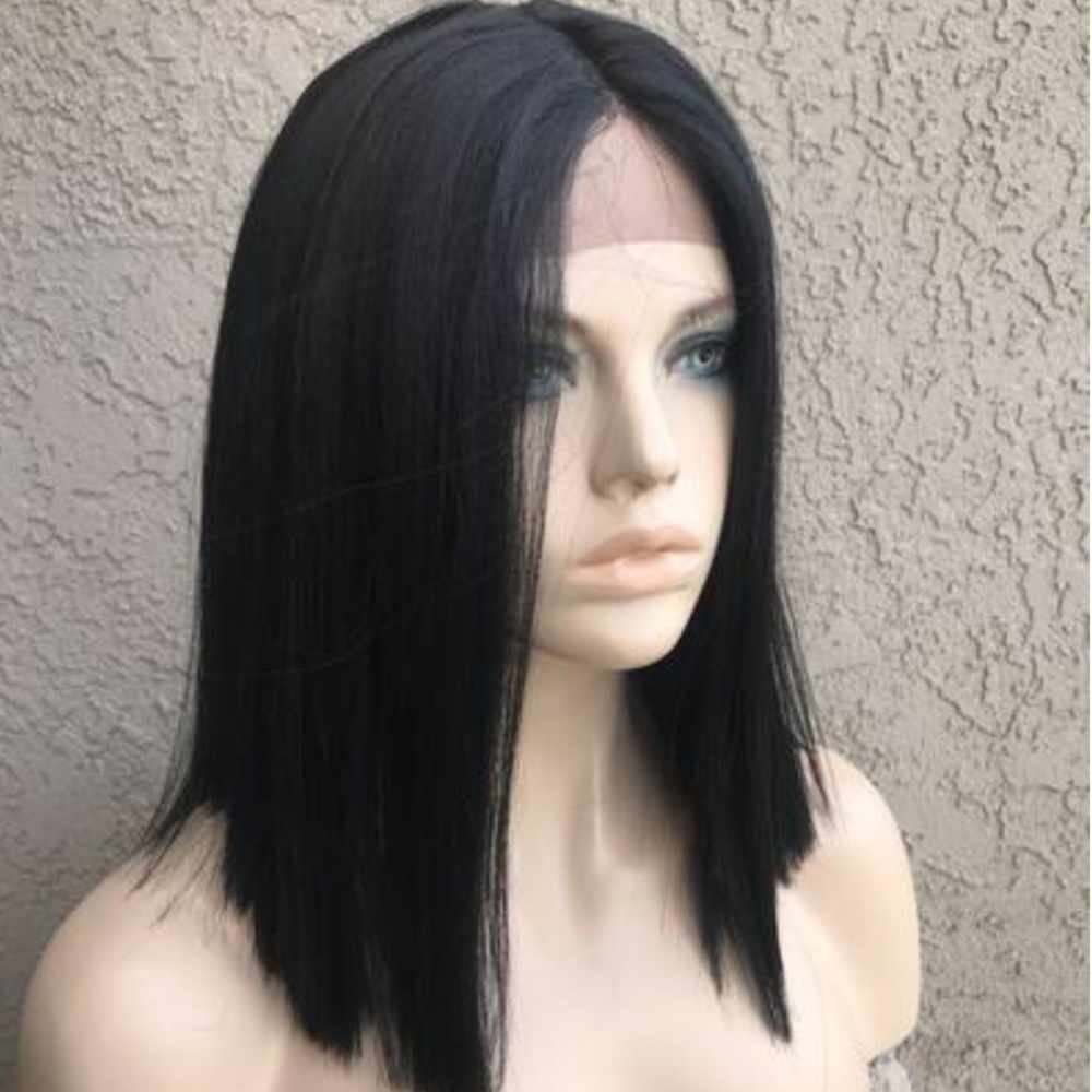 Lace front wig black . Comes with cap